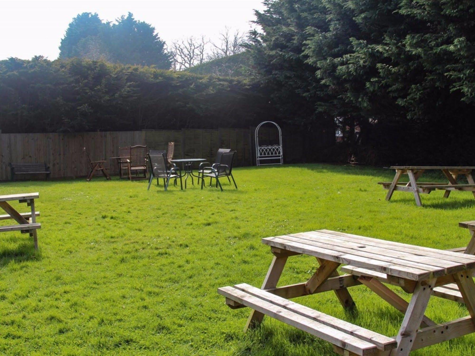 The Waggon And Horses Hotel Great Yeldham Bagian luar foto